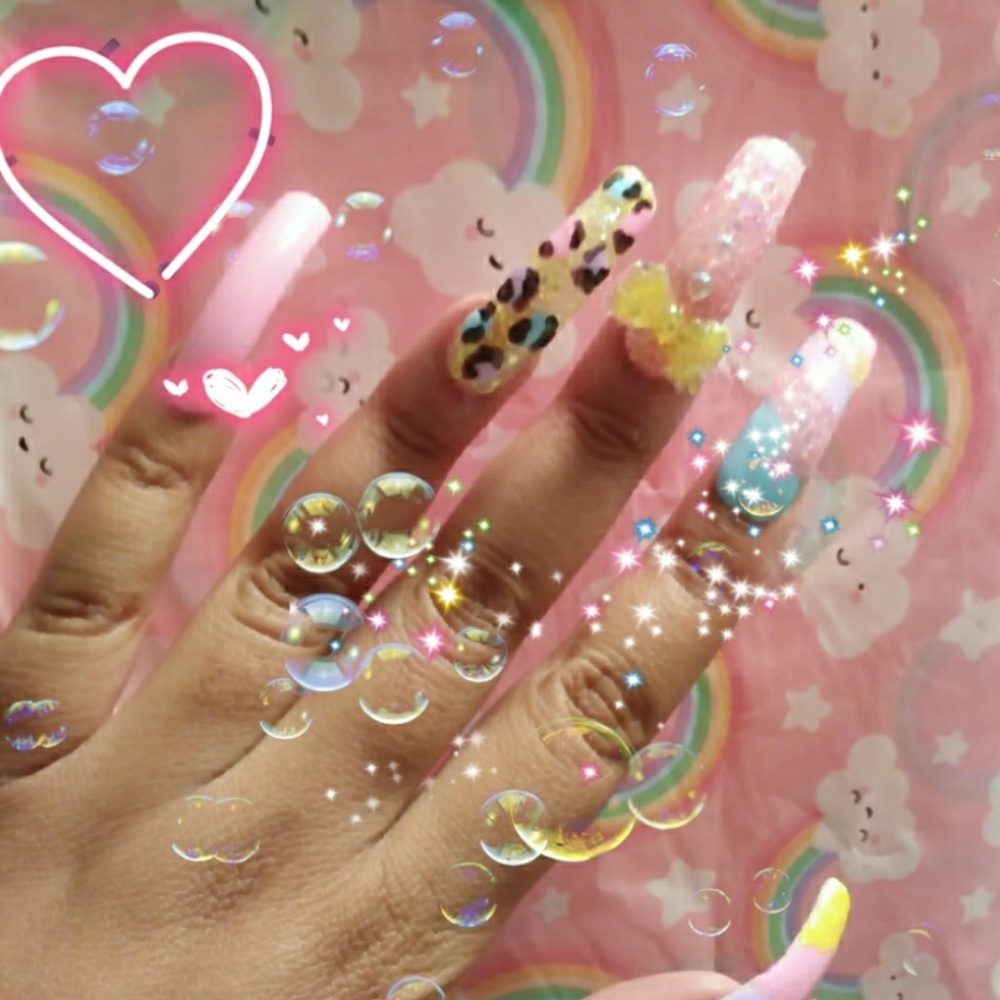 Fake Nails - Picture 2 of 5
